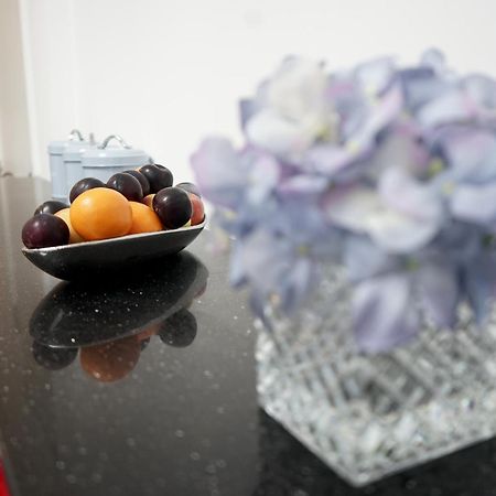 Luxury London House Sleeps 13, 2 Minutes To Metro Villa ภายนอก รูปภาพ