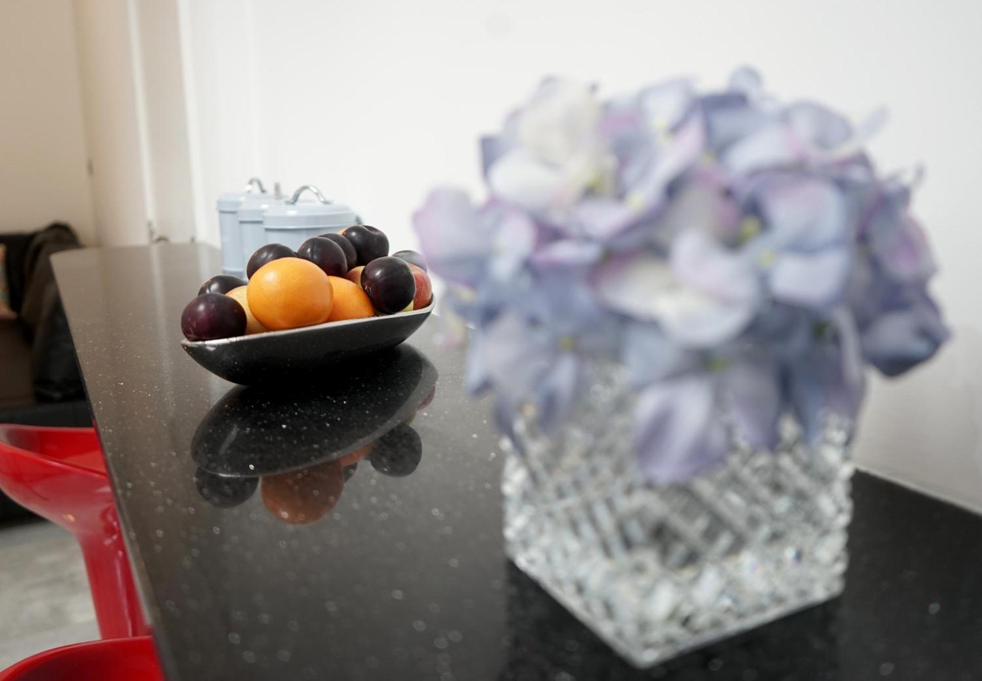 Luxury London House Sleeps 13, 2 Minutes To Metro Villa ภายนอก รูปภาพ