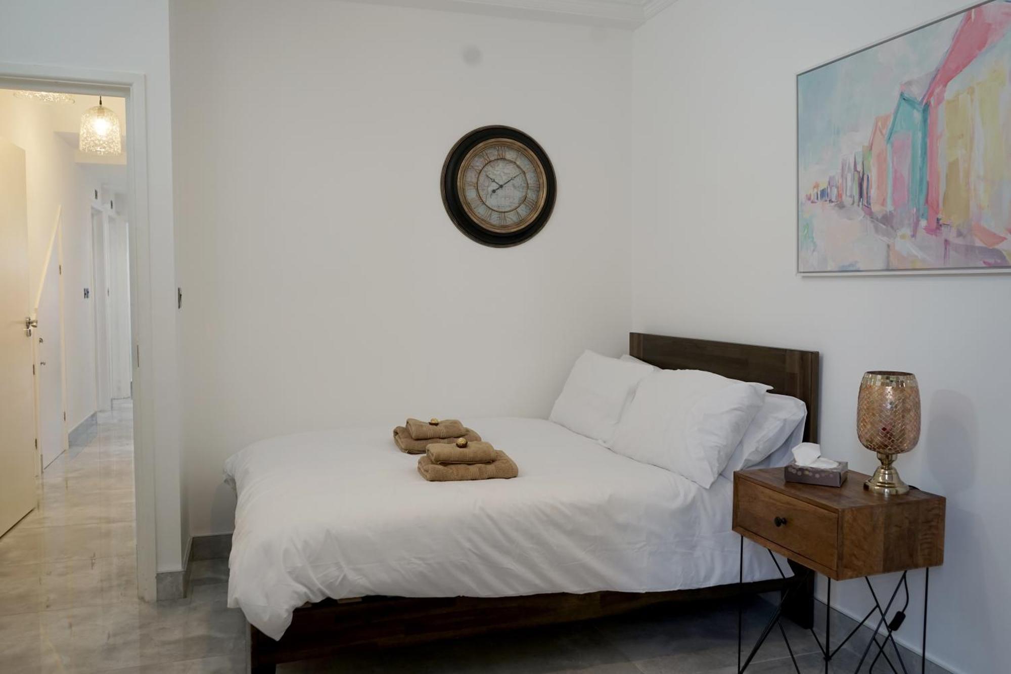 Luxury London House Sleeps 13, 2 Minutes To Metro Villa ภายนอก รูปภาพ