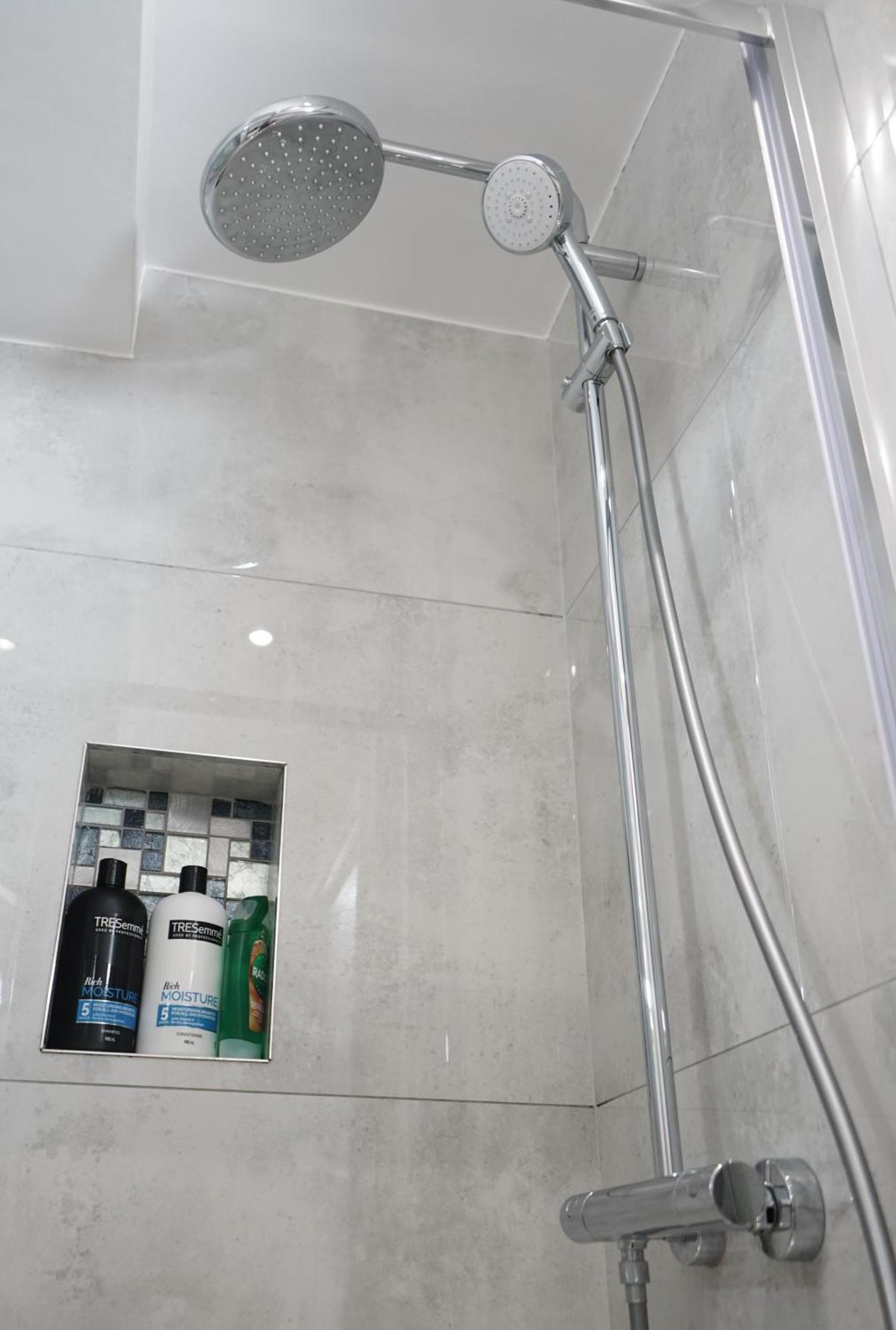 Luxury London House Sleeps 13, 2 Minutes To Metro Villa ภายนอก รูปภาพ