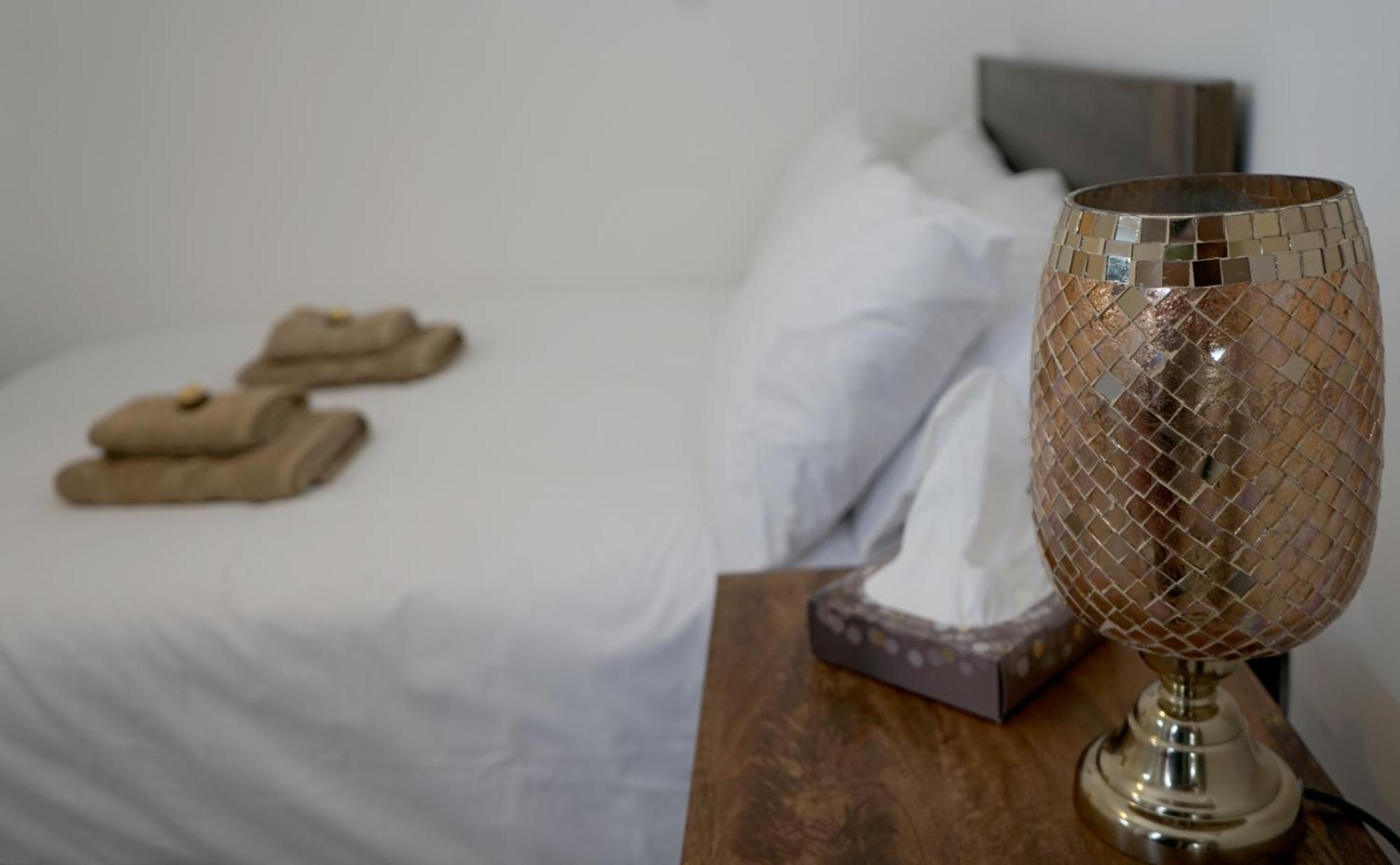 Luxury London House Sleeps 13, 2 Minutes To Metro Villa ภายนอก รูปภาพ