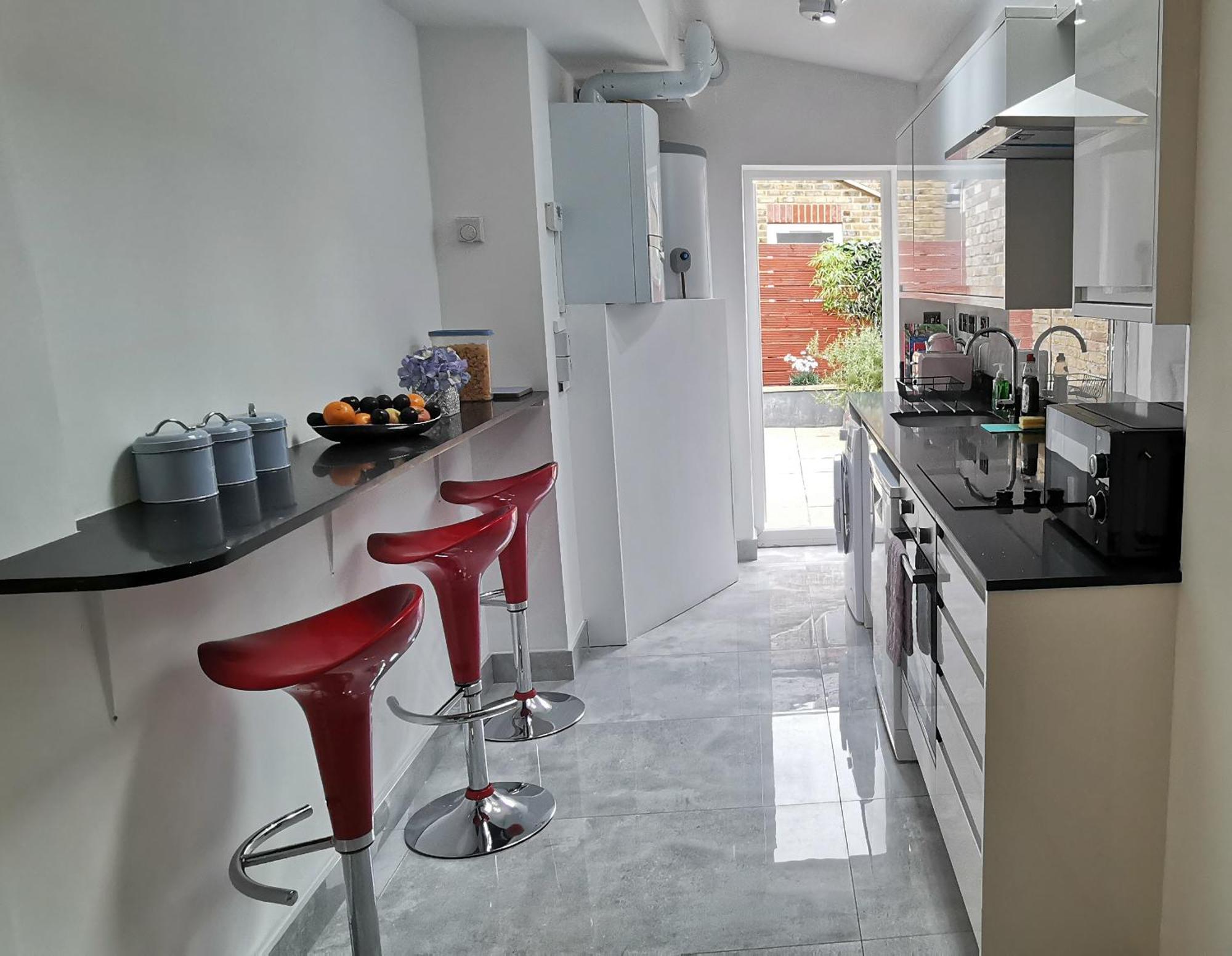 Luxury London House Sleeps 13, 2 Minutes To Metro Villa ภายนอก รูปภาพ