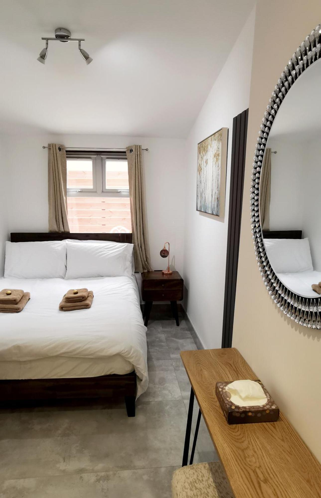 Luxury London House Sleeps 13, 2 Minutes To Metro Villa ภายนอก รูปภาพ