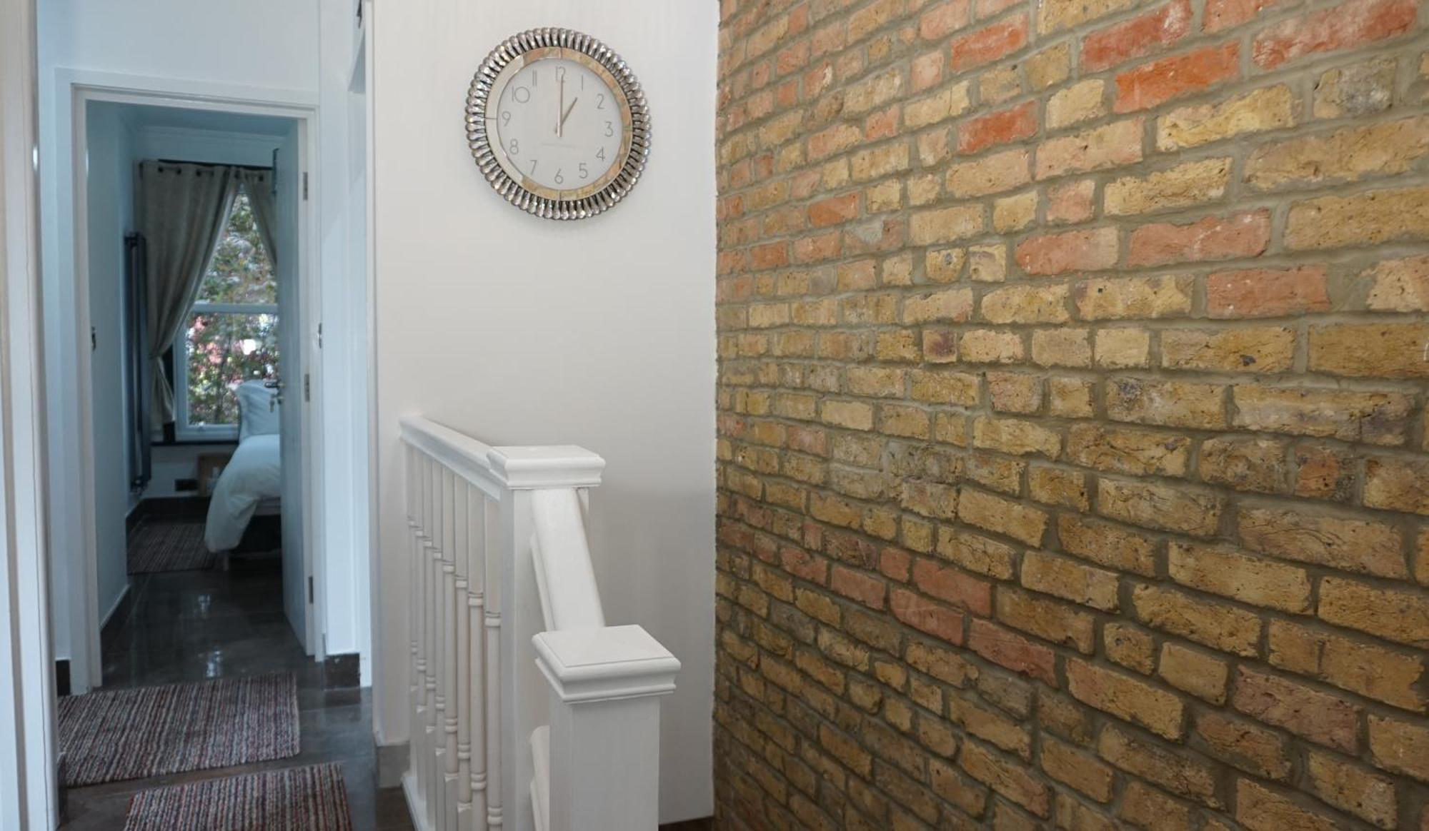 Luxury London House Sleeps 13, 2 Minutes To Metro Villa ภายนอก รูปภาพ