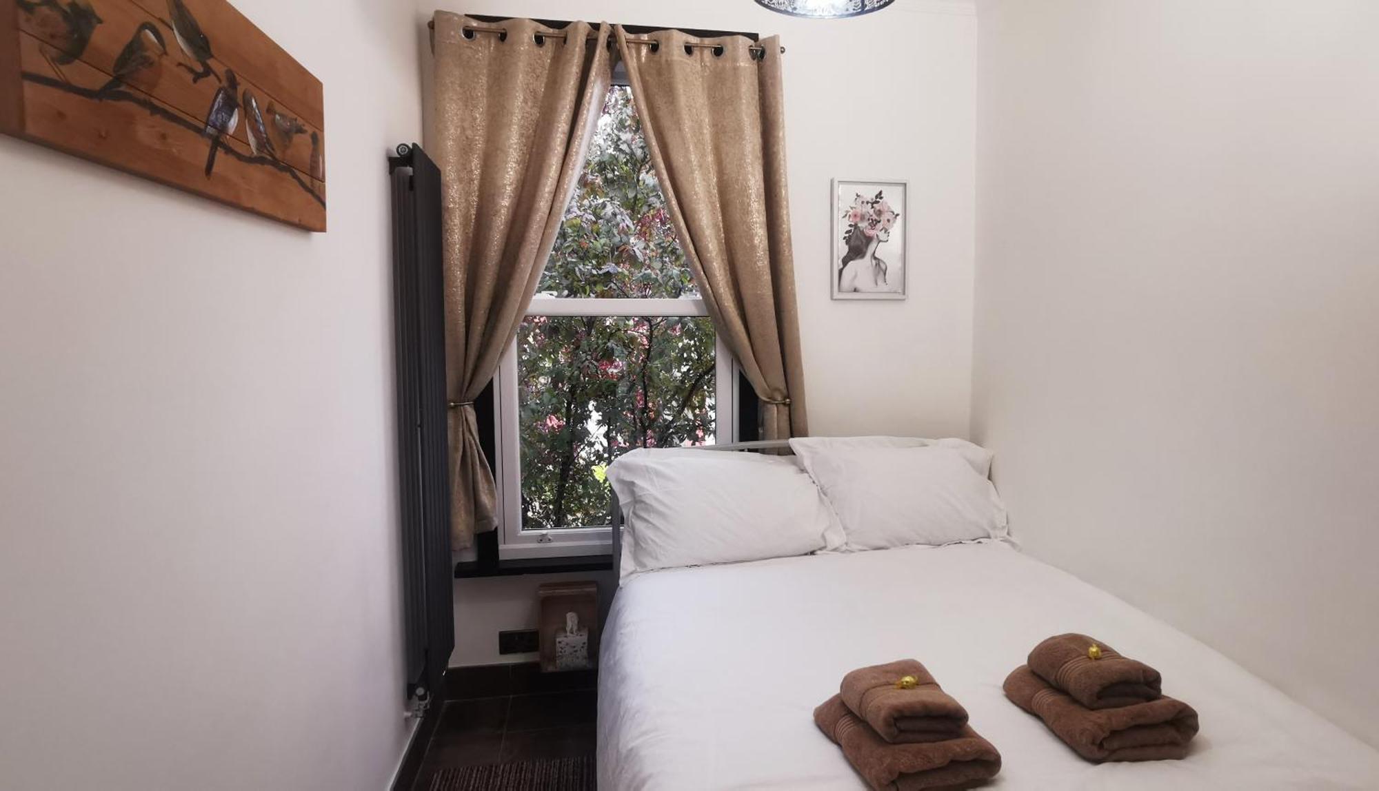 Luxury London House Sleeps 13, 2 Minutes To Metro Villa ภายนอก รูปภาพ