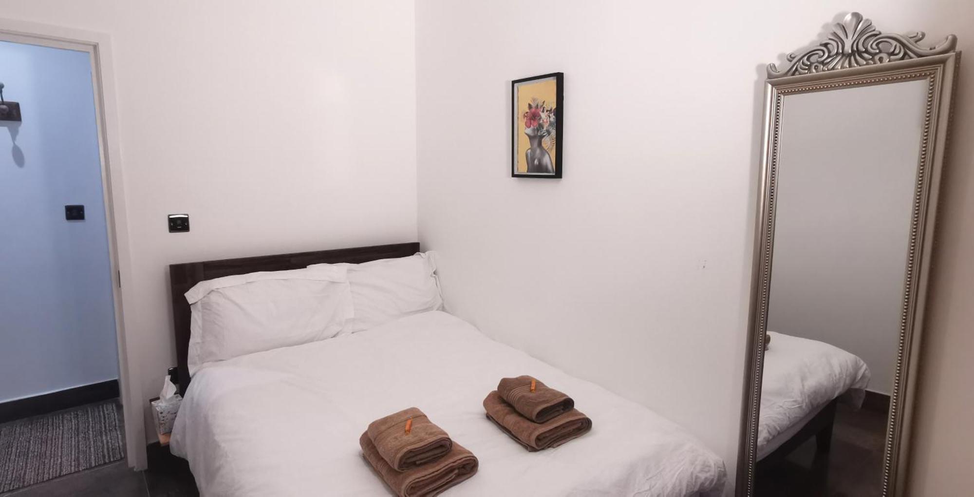 Luxury London House Sleeps 13, 2 Minutes To Metro Villa ภายนอก รูปภาพ