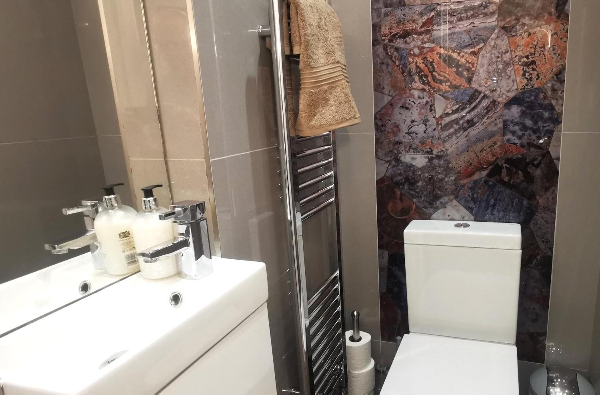Luxury London House Sleeps 13, 2 Minutes To Metro Villa ภายนอก รูปภาพ