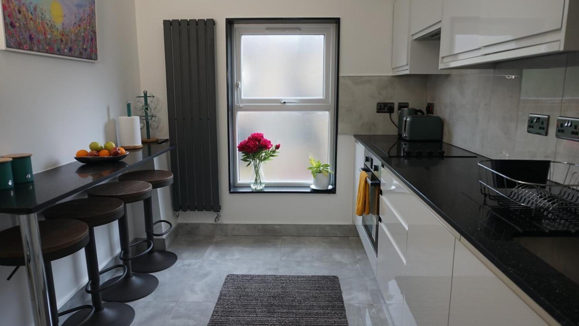 Luxury London House Sleeps 13, 2 Minutes To Metro Villa ภายนอก รูปภาพ