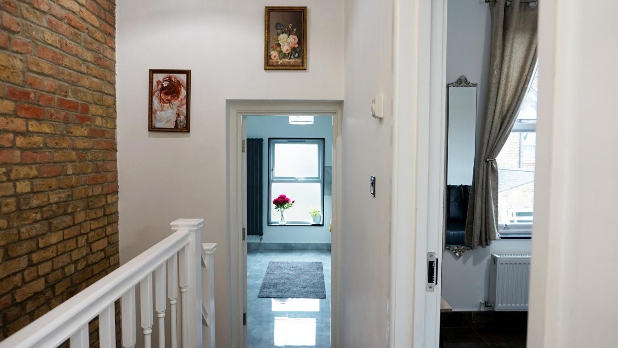 Luxury London House Sleeps 13, 2 Minutes To Metro Villa ภายนอก รูปภาพ